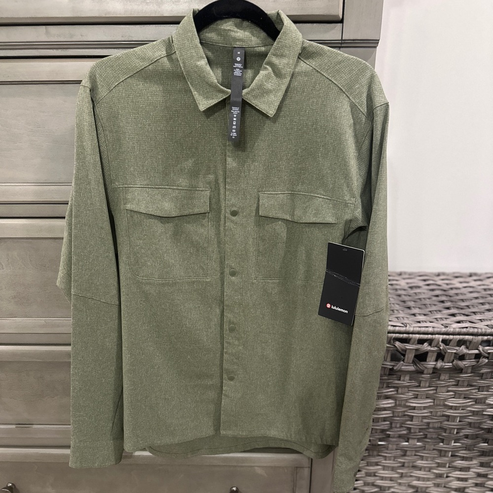 NWT Lululemon Men’s Airing Easy Overshirt, Heather Olive, Medium